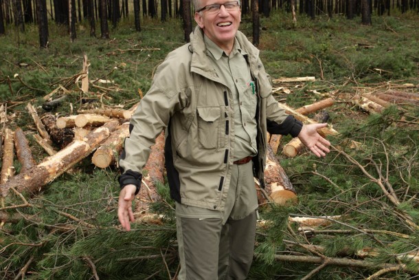 Forester Urban Larsson from Rindi Energi is surrounded by logging residues. This is bio fuel!