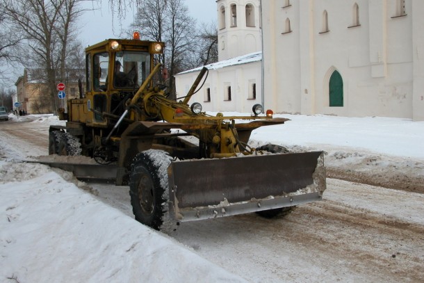 Snowy streets in Novgorod. NEFCO's loan will upgrade the city's fleet of street-cleaning vehicles.