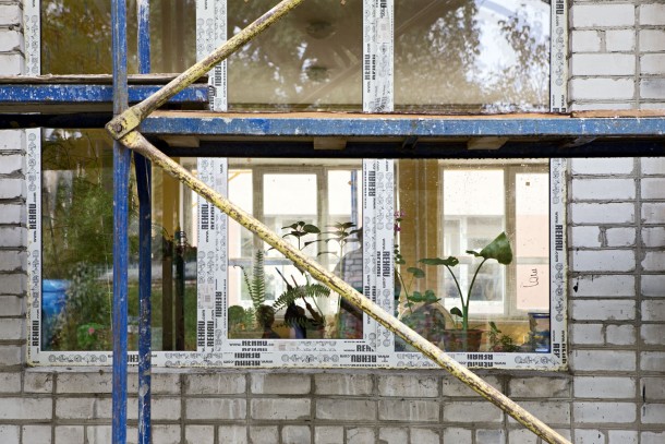 The energy efficency project in Konotop includes installation of new windows. Photo: Patrik Rastenberger