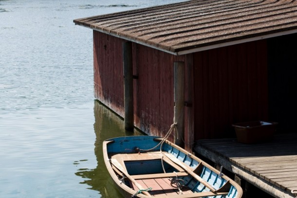 Boathouses surrounded by algal blooms in Korpo, Finland. Photo: Matti Snellman