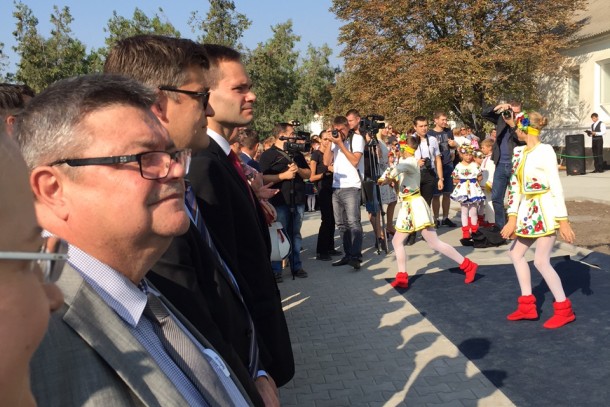 The green school in Kherson was inaugurated by Kai Mykkänen, Finland's Minister for Trade and Development. Photo: Maria Maliniemi