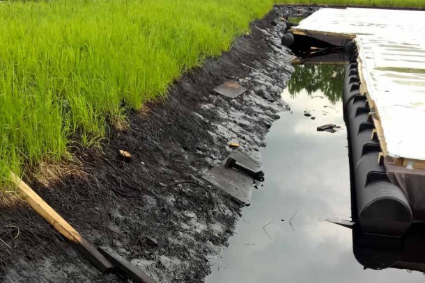 Employed consultants from Finland, Sweden and Germany will for example analyse samples from open lagoons at the landfill. Photo: Kari Homanen, NEFCO