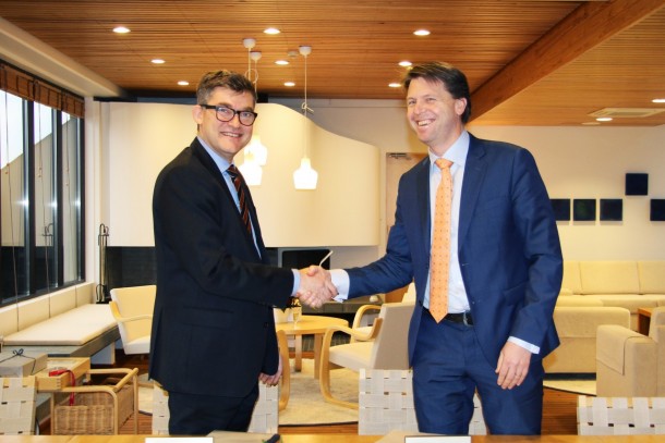 Managing Director Magnus Rystedt and Vice President Björn Ordell signing the agreement at NIB's premises. Photo: Pamela Schönberg, NIB