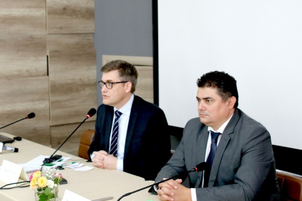 Deputy Prime Minister Octavian Calmic, Moldovan Ministry of Economy (right) and NEFCO's Managing Director Magnus Rystedt signing the agreement in June 2017. Photo: Carolina Sturza
