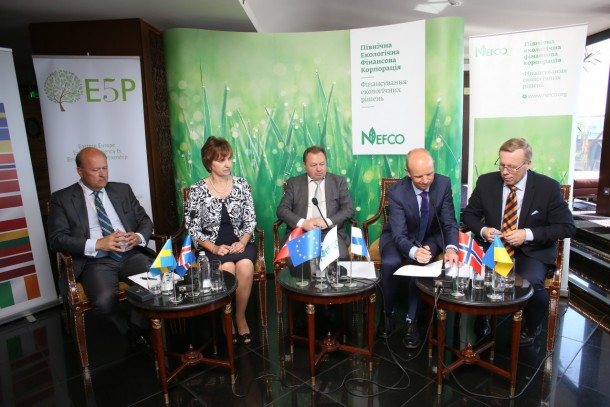 Signing of the Lutsk agreement in Kiev on 23 May. From left: Fund Manager of E5P Anders Lund, Director of Finance and Budget Department in Lutsk Liliya Elova, Secretary of Lutsk City Council Grygoriy Pustovit, Senior Investment Manager Amund Beitnes, NEFCO and Executive Vice President Trond Moe, NEFCO. Photo: Andrey Umanets