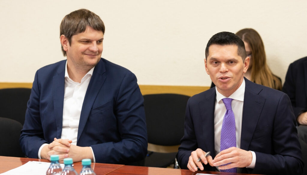 Andrei Spînu, Deputy Prime Minister and Minister of Infrastructure and Regional Development in Moldova and Vitaly Artyushchenko, Chief Investment Adviser at Nefco at the signing event in Chisinau.