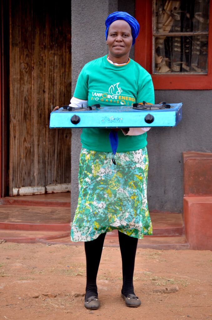 Photo: Women using a portable Lanforce stove in rural Zimbawe – Lanforce Energy