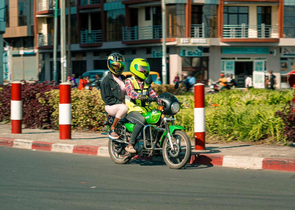 Photo: A female customer using an e-motorcycle taxi in the Democratic Republic of the Congo – Altech