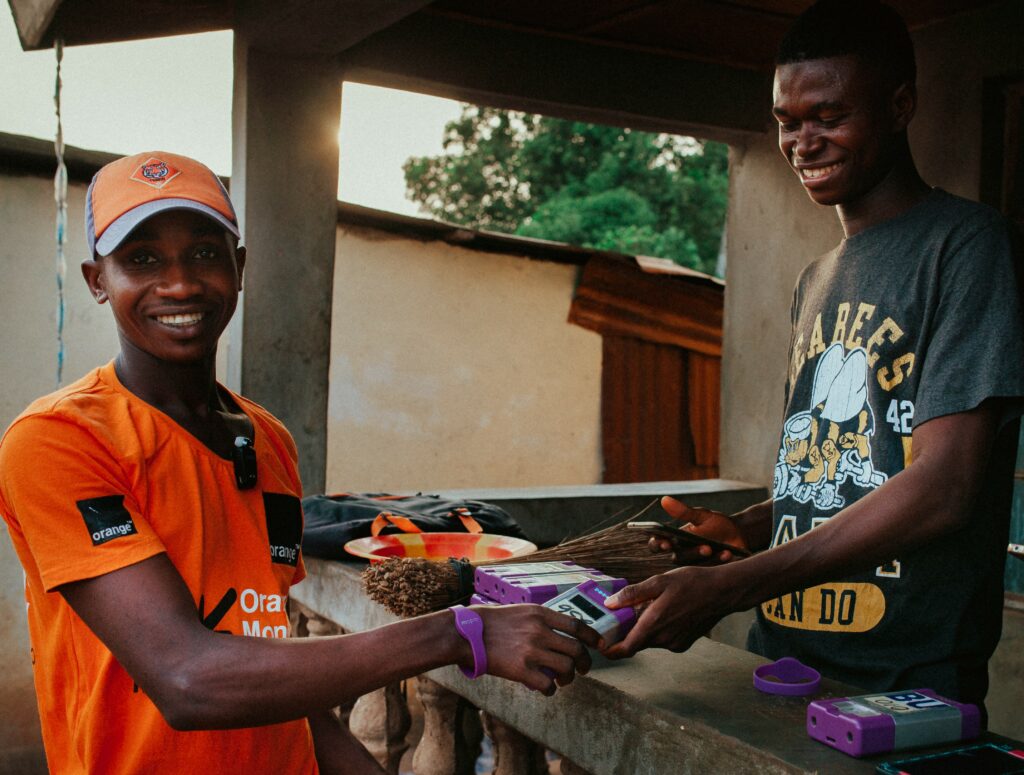 Photo: Customer renting a MOPO50 battery in the DRC- Mobile Power