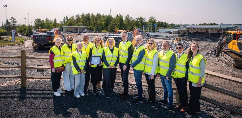 Signing event at Volvo 12 June - Group photo