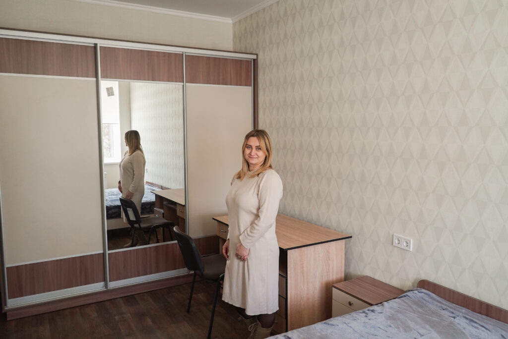 Olena, IDP living in the renovated urgent housing apartment building in Zvyahel.